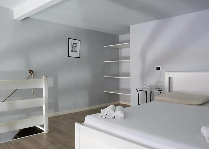 Carega Center 公寓 *